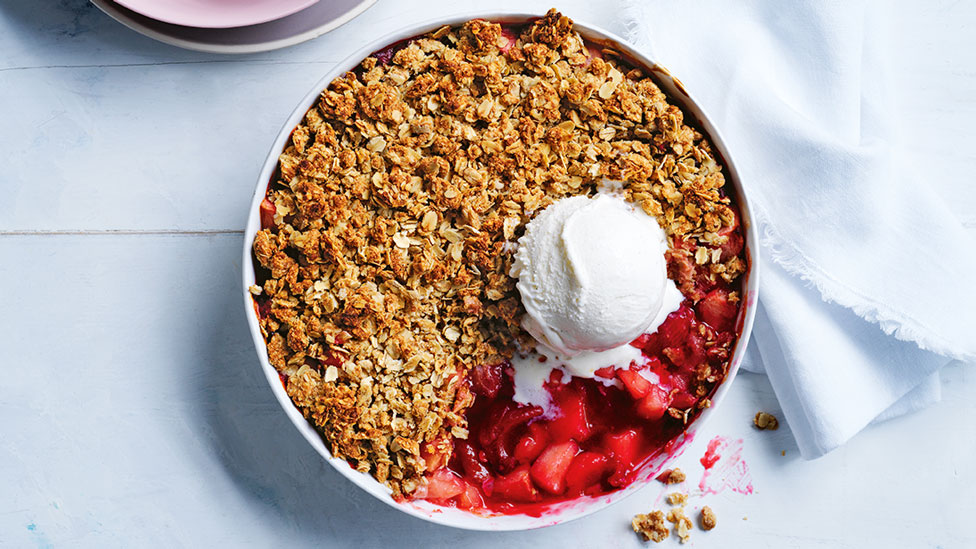 A bowl of rhubarb and apple crumble