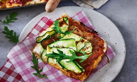 Gluten-free zucchini and caramelised onion pizza