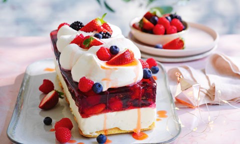 Upside-down berry trifle slice