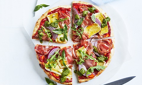 Brie and pancetta pizza with pesto