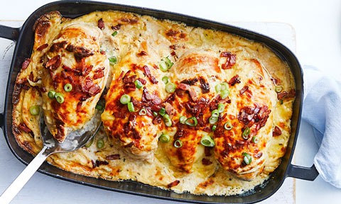 Cheesy chicken tray bake with leek, bacon and leaf salad