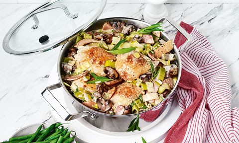 French-style braised chicken with leek and mushroom