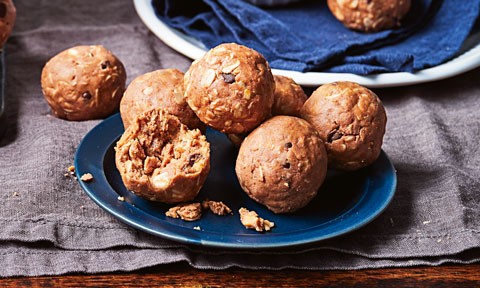 Choc-peanut butter protein balls