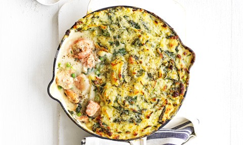 Easy fish pie with colcannon in a frying pan