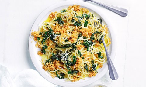 Curtis Stone's Spaghetti with kale and macadamias 