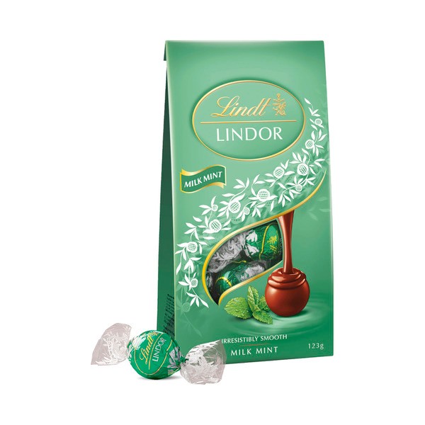 Lindt Lindor Milk Chocolate Mint Bag | 123g