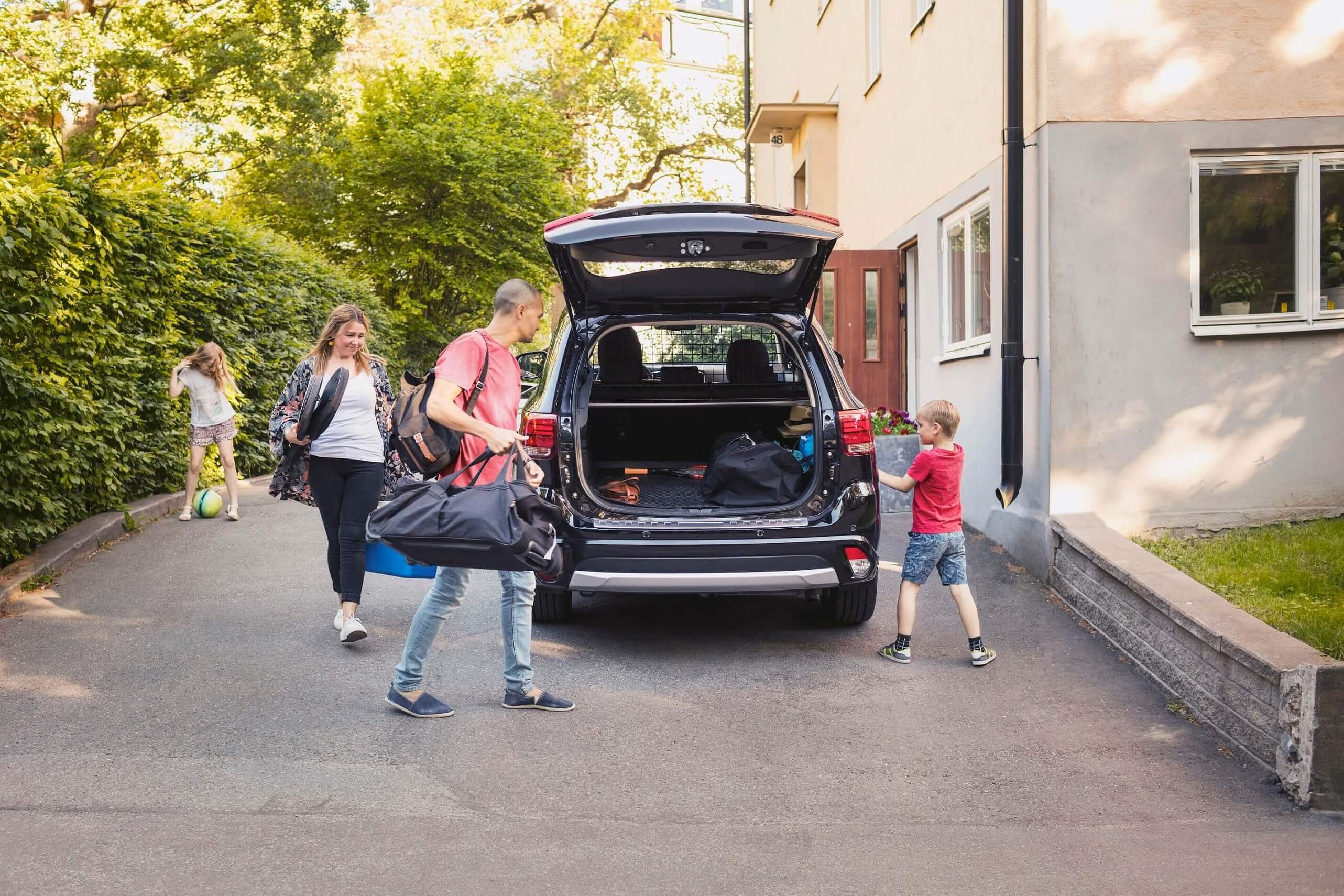 Family getting into the car