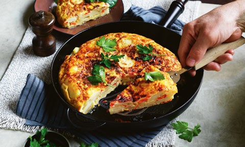 Curtis Stone's dairy-free potato and capsicum Spanish omelette