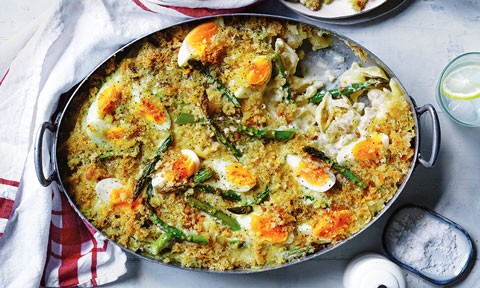 Asparagus and egg mornay with cheesy breadcrumbs