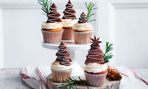 Gingerbread cupcakes with eggnog frosting, topped with gingerbread and twigs of pine