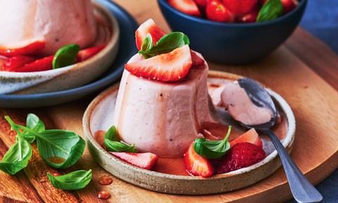 Strawberry yoghurt panna cottas
