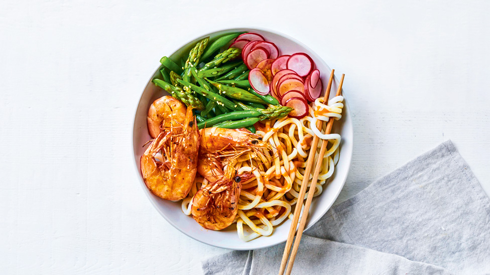 BBQ prawn noodle bowl with greens and beans