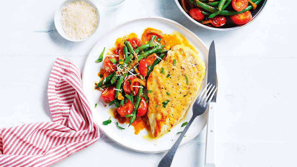 BBQ chicken breast with tomato-braised green beans