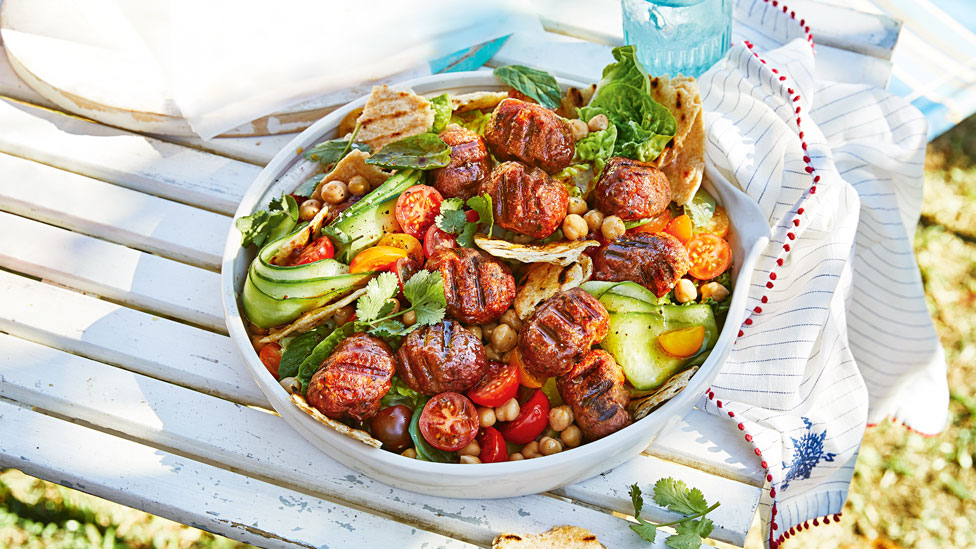 Meat-free kofta with chickpea salad and bread