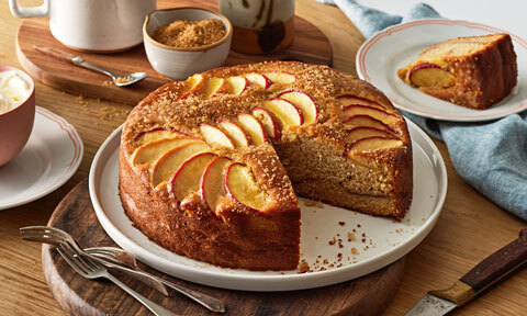 Apple cinnamon tea cake