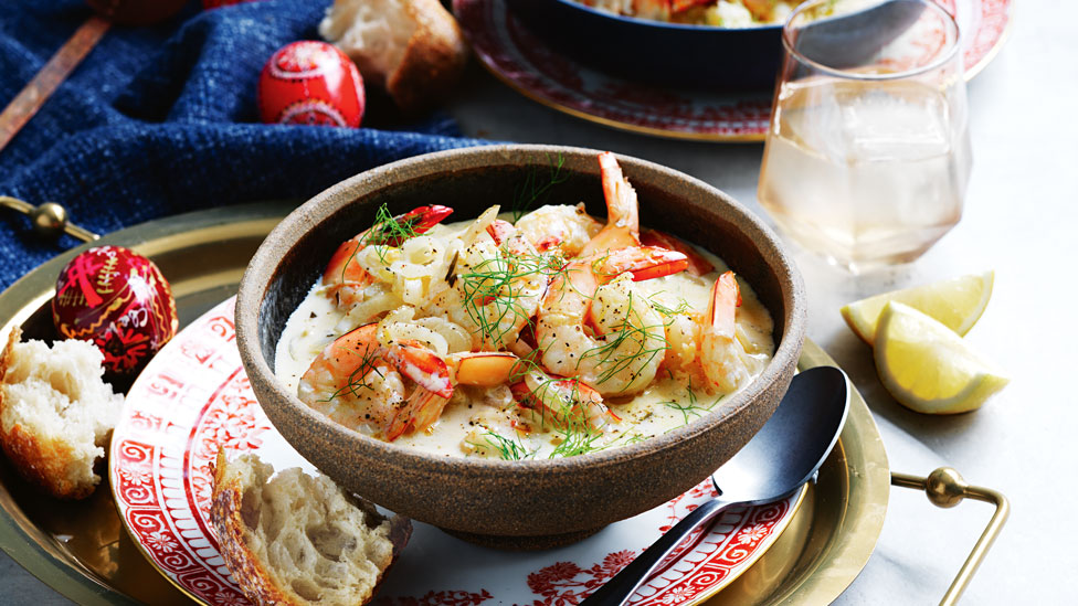Creamy prawns with fennel and herbs