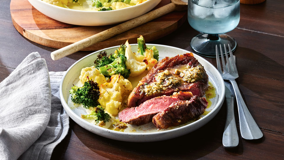 Pepper and thyme steak with broccoli and cauliflower gratin 