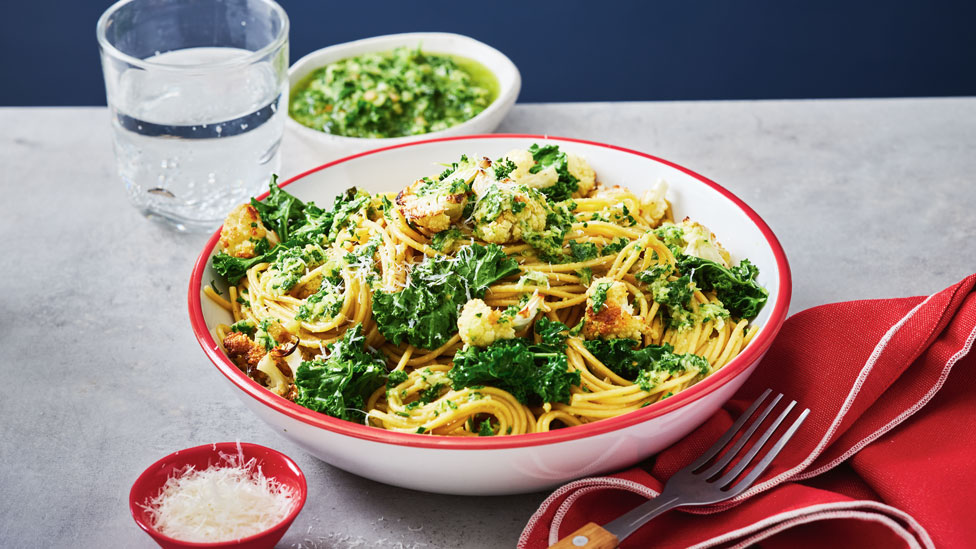 Spaghetti with roasted cauliflower and kale pesto 