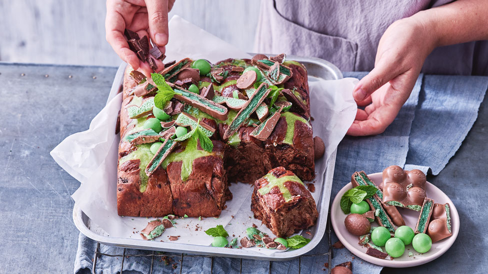 Choc-mint hot cross buns