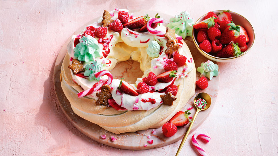 Christmas meringue wreath