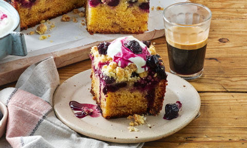 Blueberry and banana crumble cake