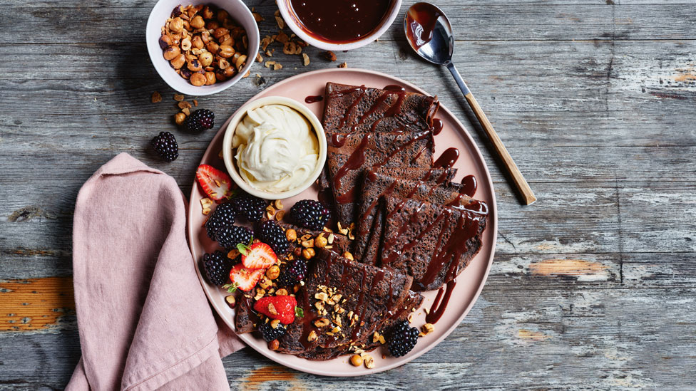 Chocolate crepes with Nutella sauce