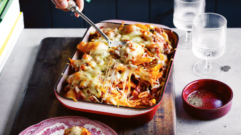 Bacon burger pasta bake