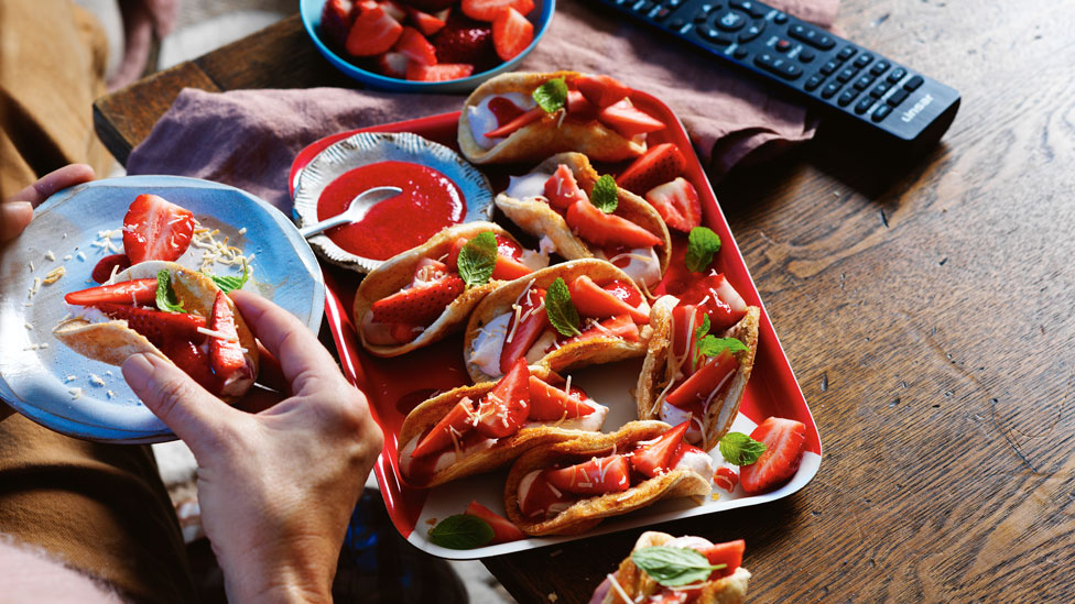 Strawberry, cream cheese and cinnamon tacos