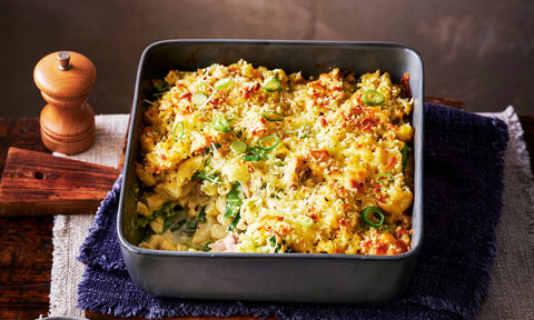 Creamy tuna and veggie pasta bake