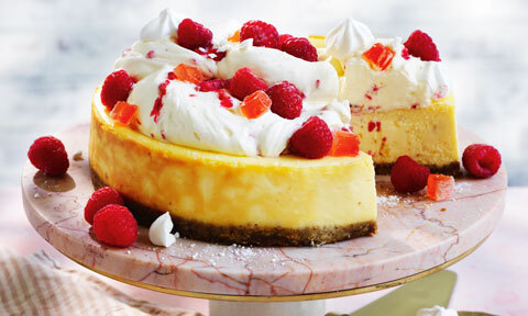 Eton mess cheesecake