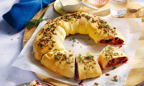 Tofu and beetroot wreath 