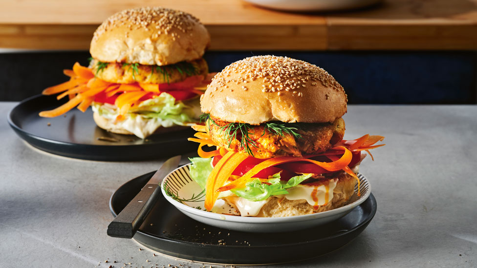 Chilli tuna burgers