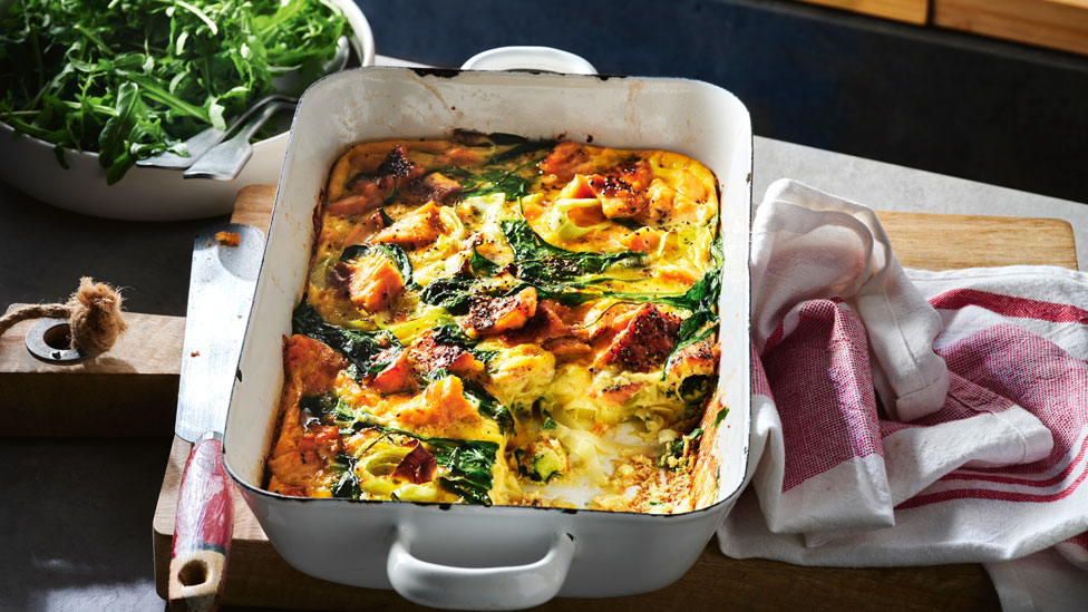 Hot-smoked salmon and leek quiche