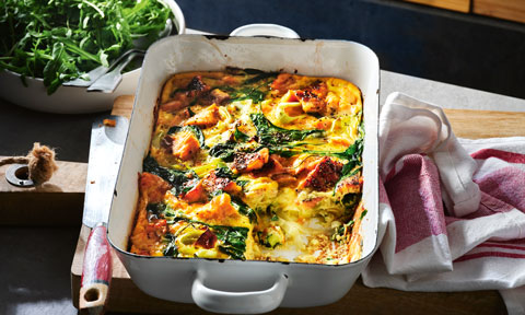 Hot-smoked salmon and leek quiche