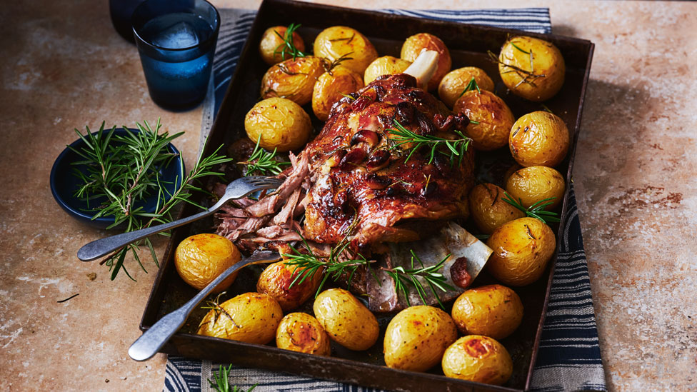 Slow-cooked lamb with 20 cloves of garlic
