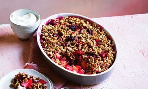 Apple and berry crumble