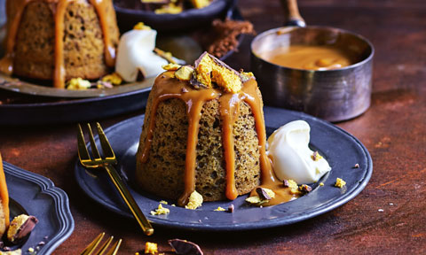 Banana puddings with caramelised chocolate sauce