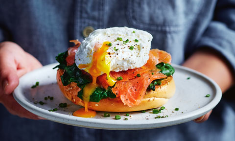 Poached egg and salmon bagels