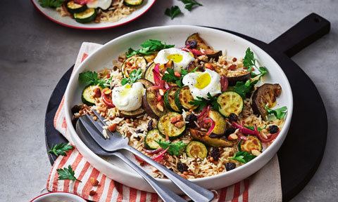 Warm rice salad with caramelised onion