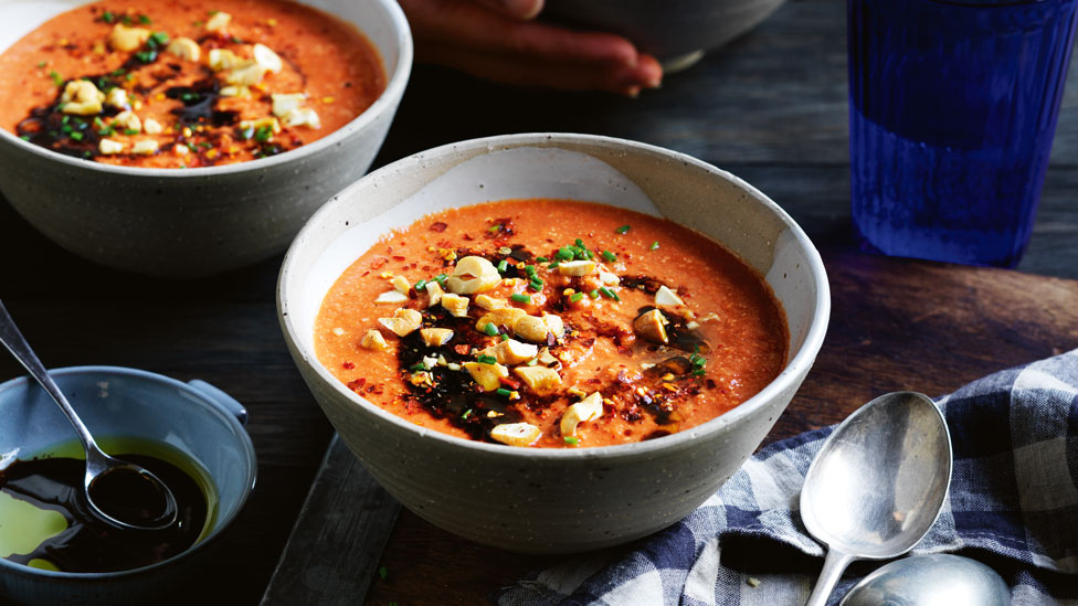 Vegan creamy tomato and chilli soup