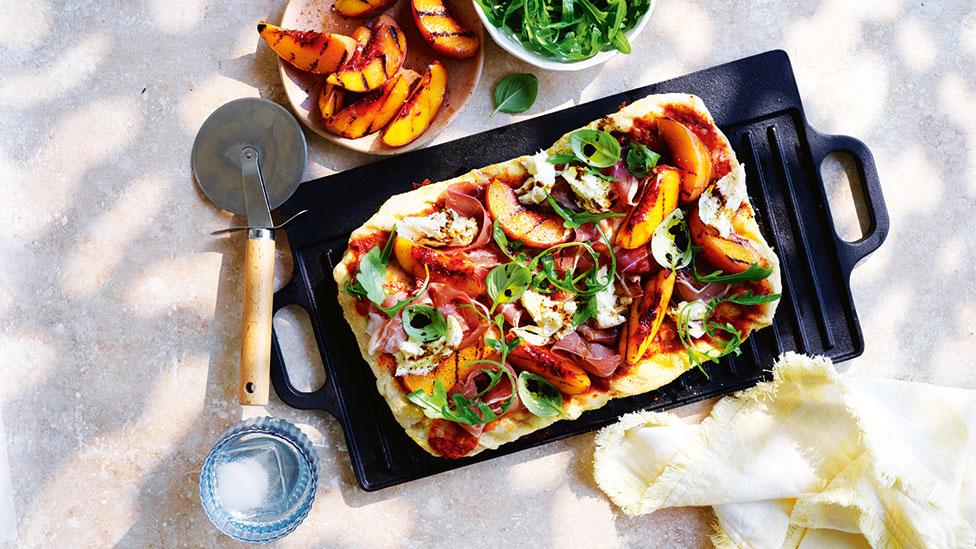 Peach, prosciutto and mozzarella pizza