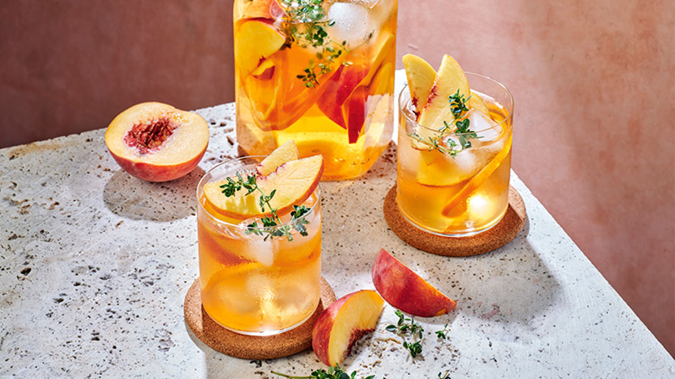 Peach iced tea drink with peach garnishes
