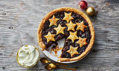 Giant fruit mince tart