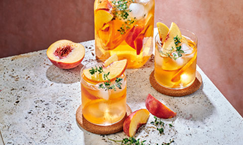 Peach iced tea drink with peach garnishes