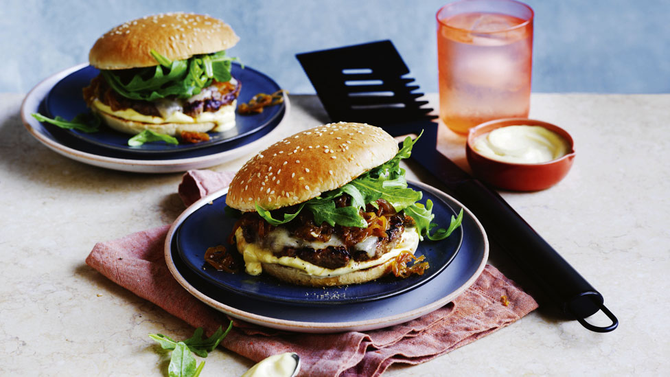 brisket burgers with caramelised onion