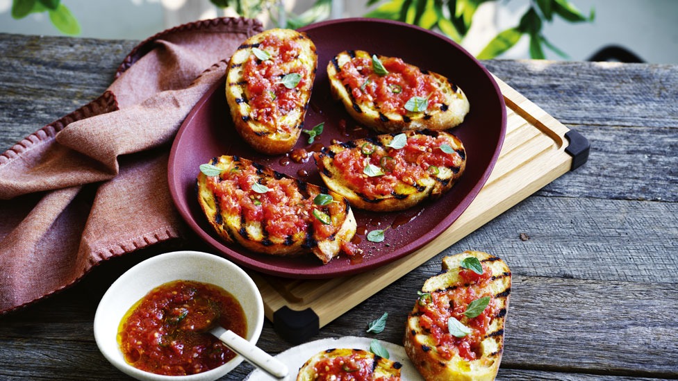 tomato toast with garlic and chilli