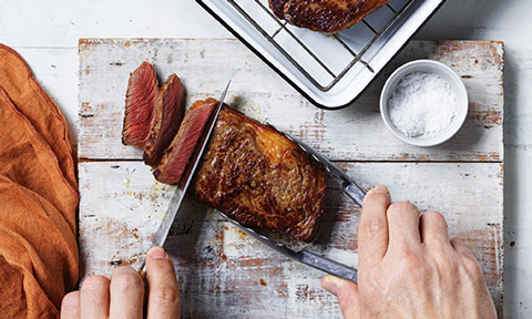 Slicing steak