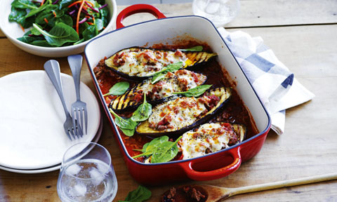 Bolognaise-stuffed eggplants