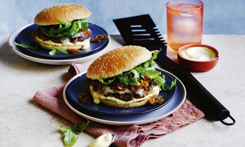 Brisket burgers with caramelised onion 