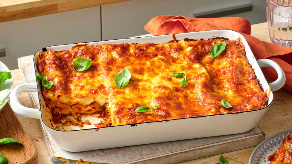 Chicken Lasagne Recipe: घर पर बनाये आसानी से चिकन लासागना रेसिपी